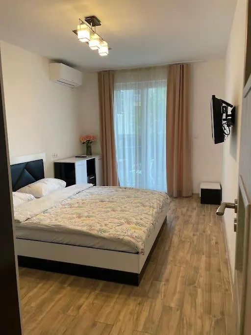 Cozy Apartment In Varna With Parking